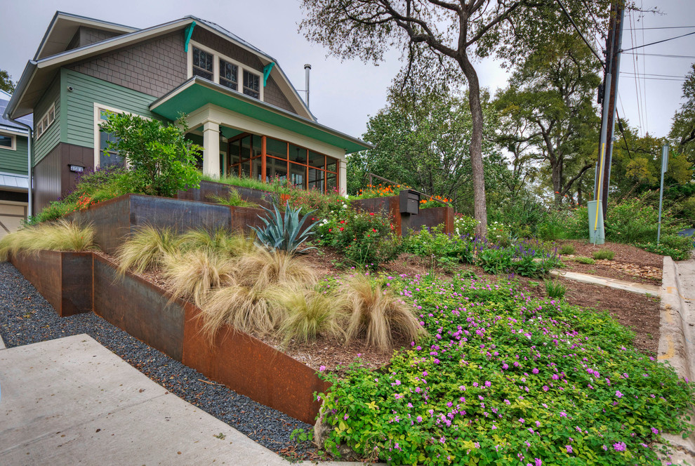Photo of a mid-sized contemporary front yard garden in Austin.
