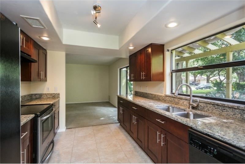 Kitchen - kitchen idea in Tampa