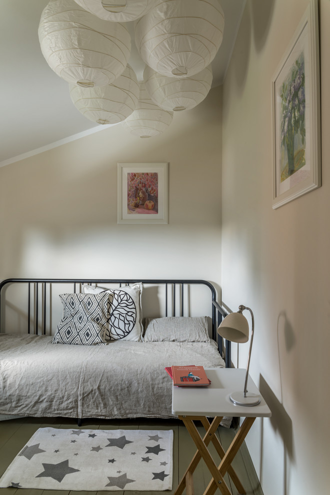 Дача с оранжевыми дверями