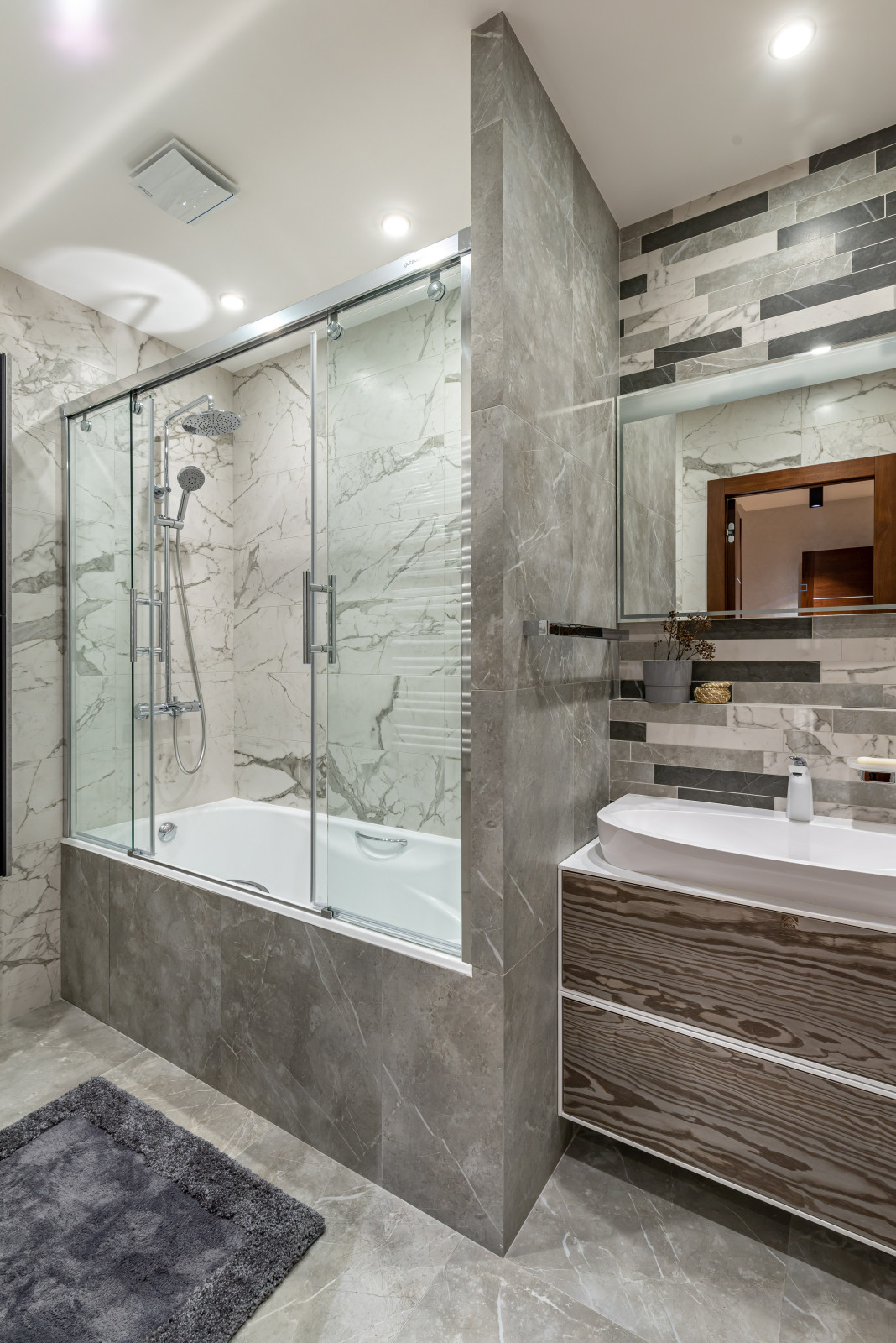 Трехкомнатная квартира в центре Москвы