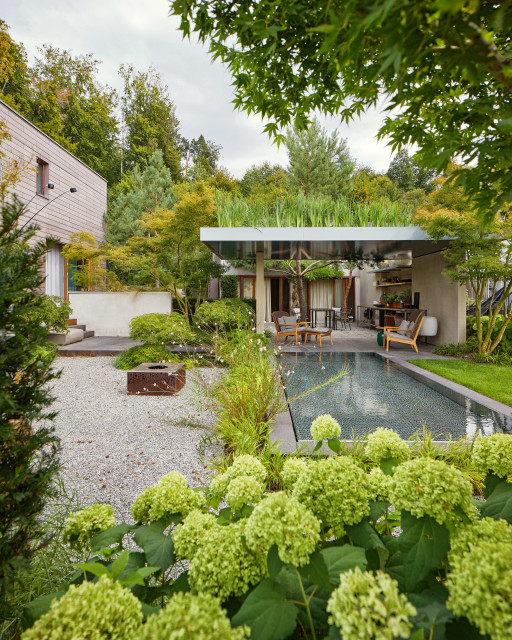 Gartengestaltung Bern &ndash; Wohngarten mit Pool und Waldatmosph&auml;re contemporaneo-piscina