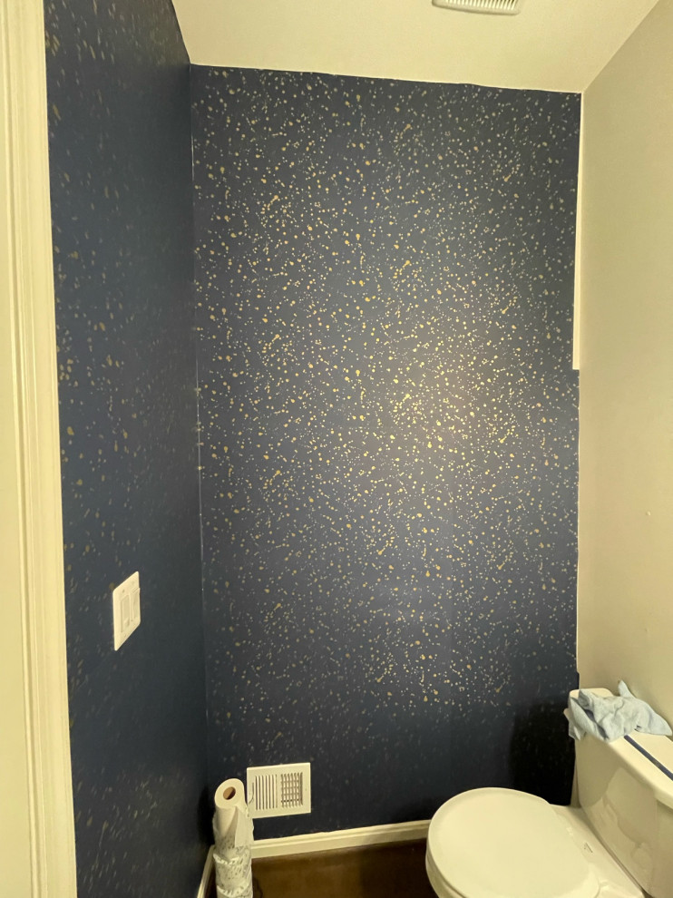 whats the best paint color to go with navy blue wallpaper