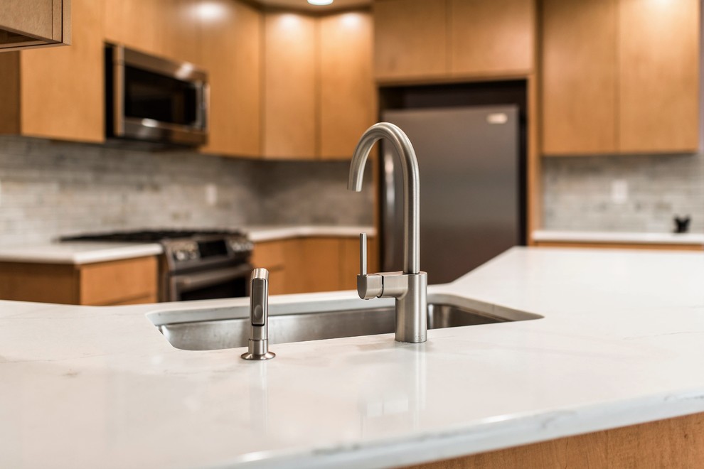 Mid-sized transitional l-shaped ceramic tile and multicolored floor eat-in kitchen photo in Chicago with an undermount sink, flat-panel cabinets, light wood cabinets, quartz countertops, multicolored backsplash, ceramic backsplash, stainless steel appliances, a peninsula and multicolored countertops