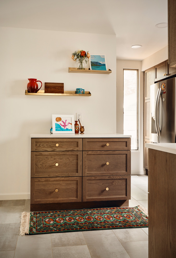Example of a transitional home design design in Columbus
