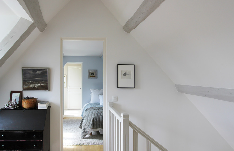 Chambre parentale?[Inspiration pour chambre parentale With un mur bleu and parquet clair.]:[Inspiration pour chambres parentales With un mur bleu and parquet clair.]