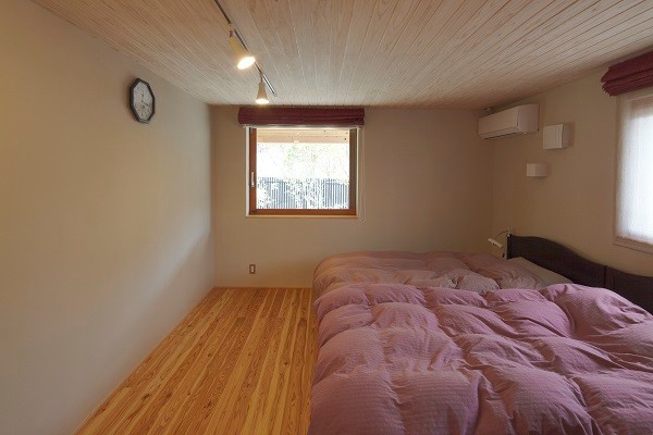 香住ケ丘の家 japones-dormitorio