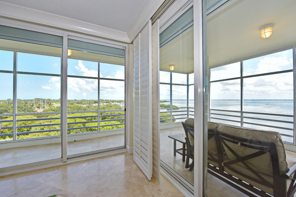 Design ideas for a beach style verandah in Tampa.