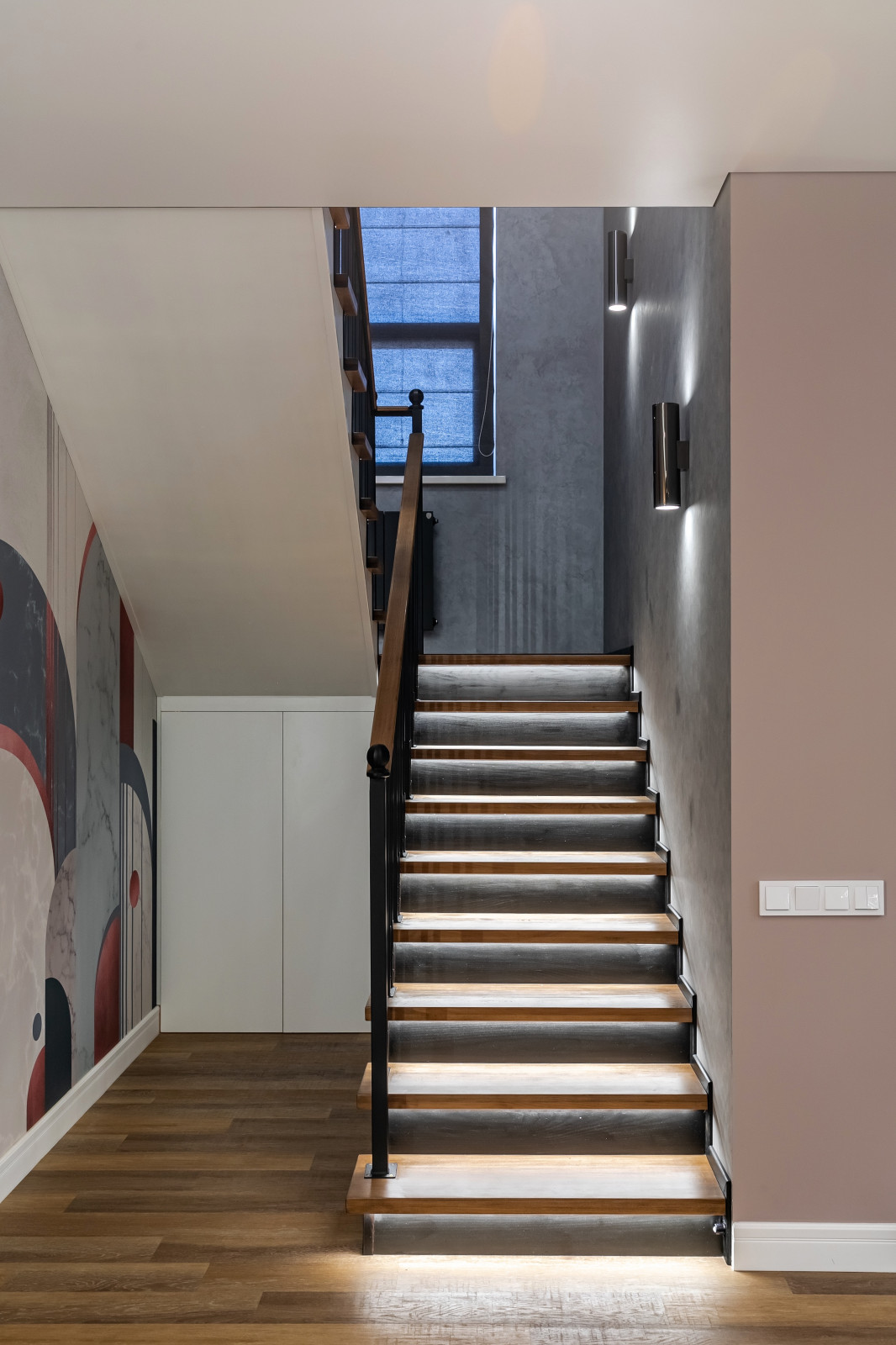 Яркий интерьер таунхауса