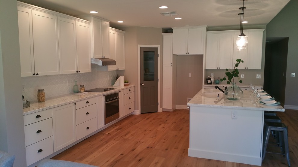 Example of a transitional kitchen design in Phoenix