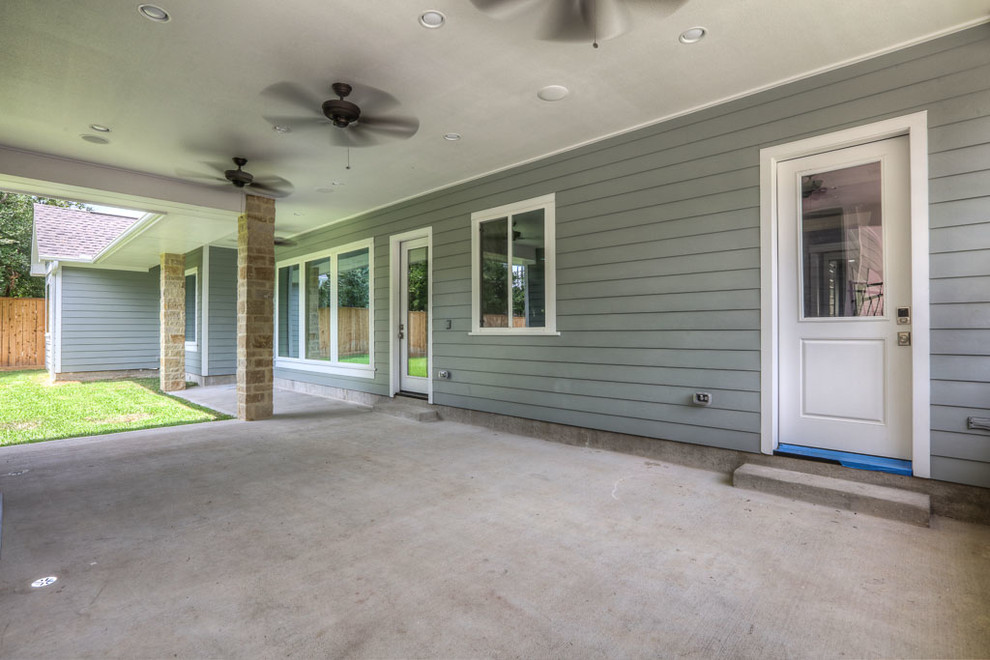 Patio - transitional patio idea in Houston