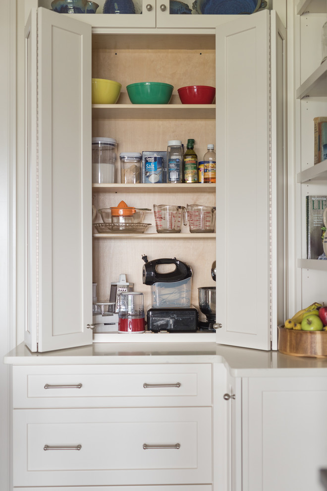 Home design - large transitional home design idea