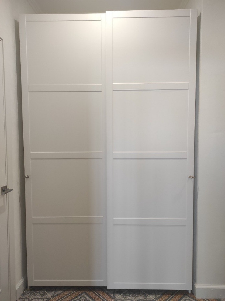 Распашные шкафы