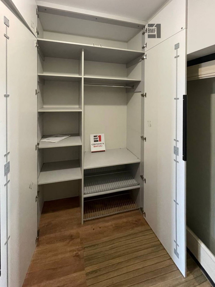 Шкаф распашной белый