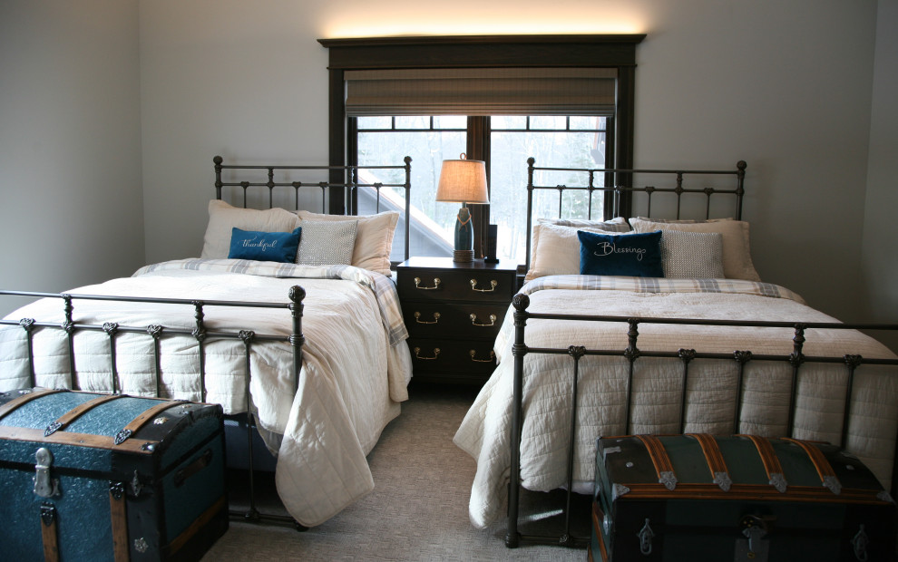 Exemple d'une chambre d'ado scandinave de taille moyenne avec un mur bleu et moquette.