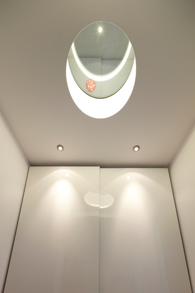 Design ideas for a contemporary hallway in Essen.