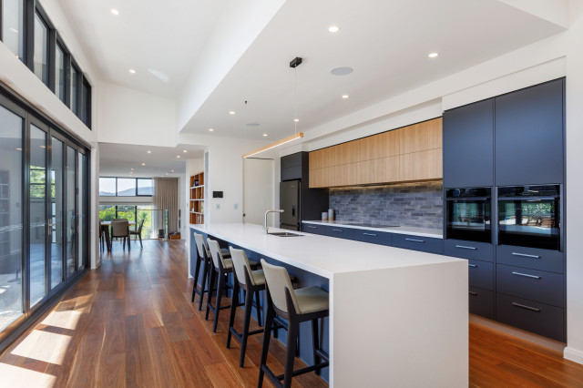 Lyons - Risdon Pl modern-koek