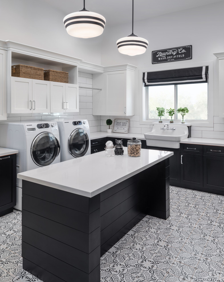Country laundry room photo in Phoenix