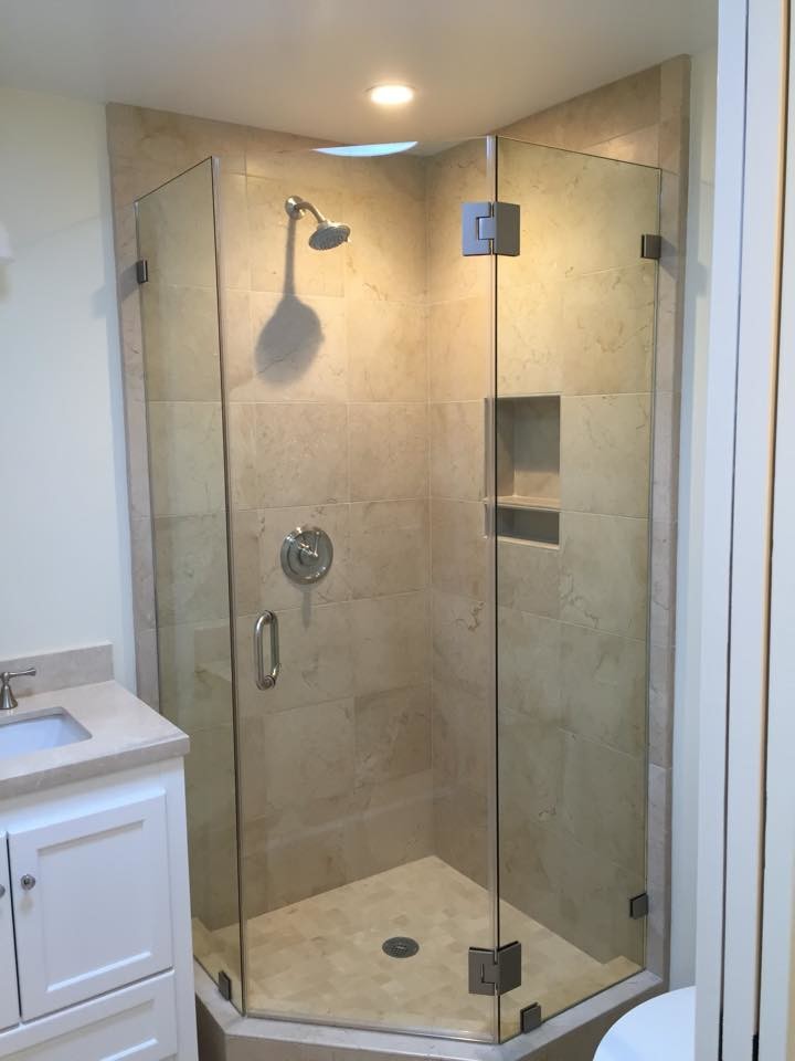 Photo of a mid-sized transitional 3/4 bathroom in San Francisco with beige tile, beige walls, recessed-panel cabinets, white cabinets, a corner shower, a two-piece toilet, ceramic tile, an undermount sink, laminate benchtops and a hinged shower door.