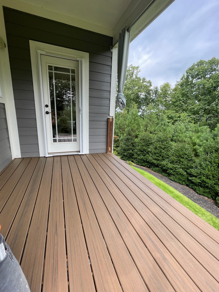 Deck - mid-sized modern deck idea