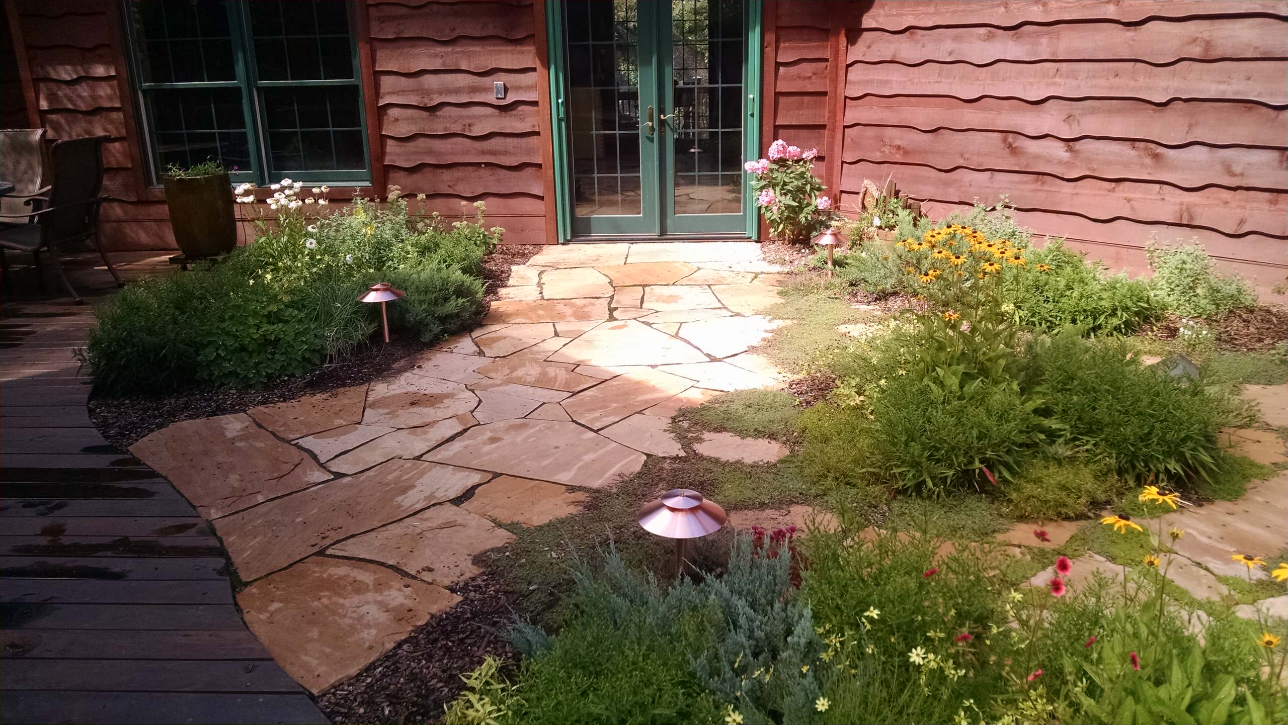 The flagstone and gareden on the live roof