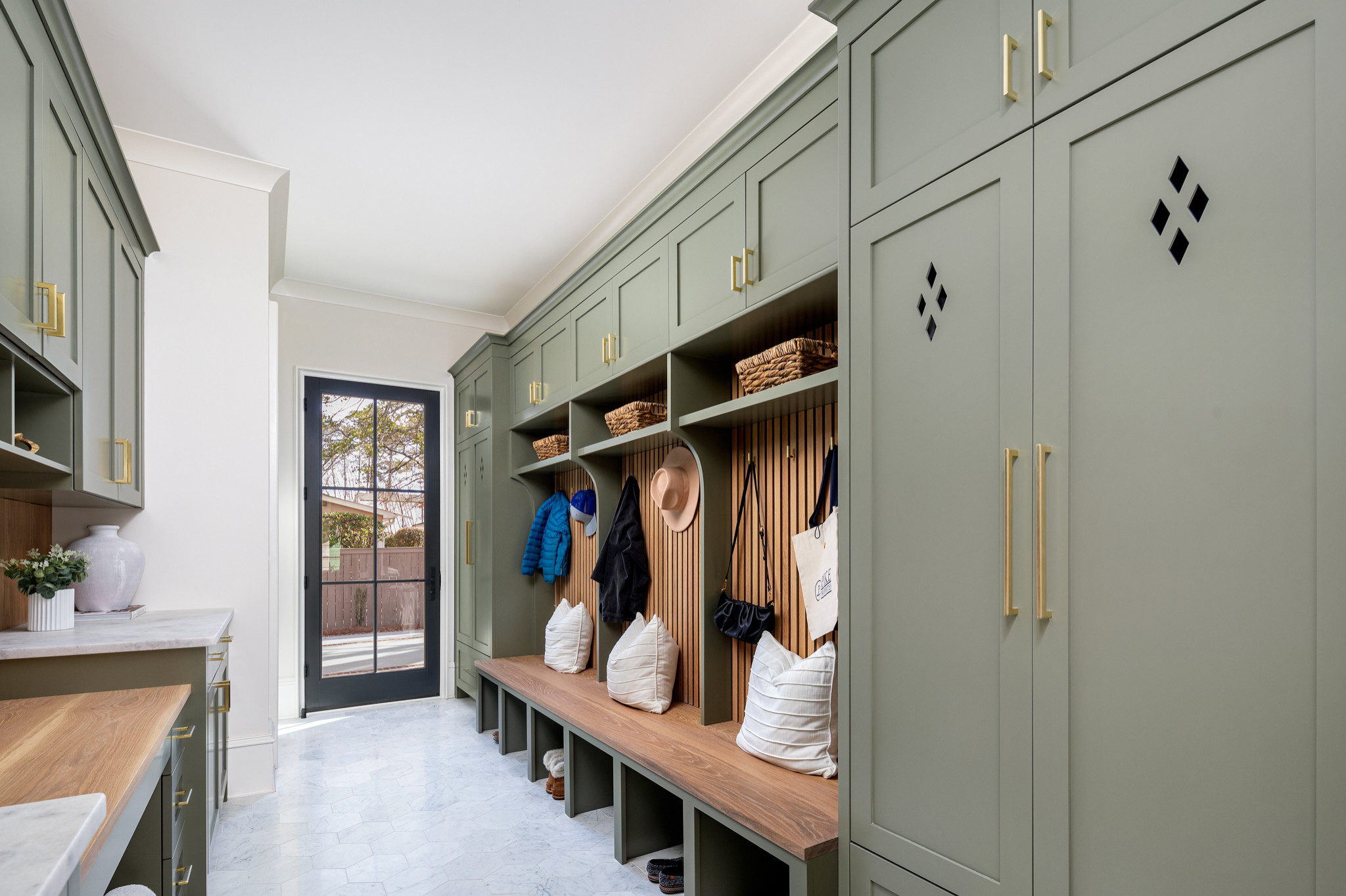 5 New Entryways With Mudroom Storage Ideas