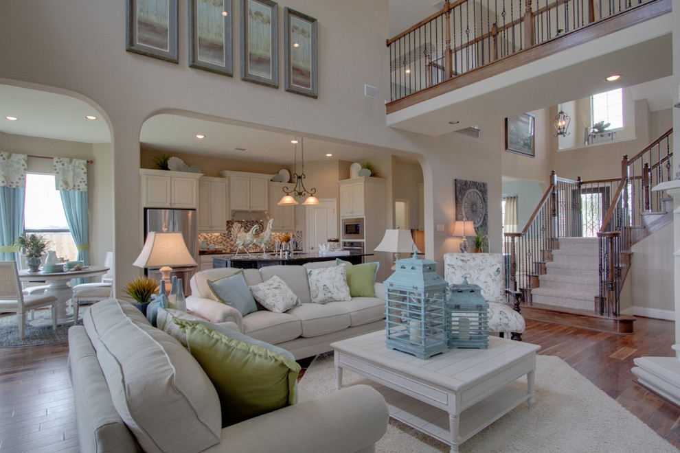 This is an example of a traditional family room in Houston.