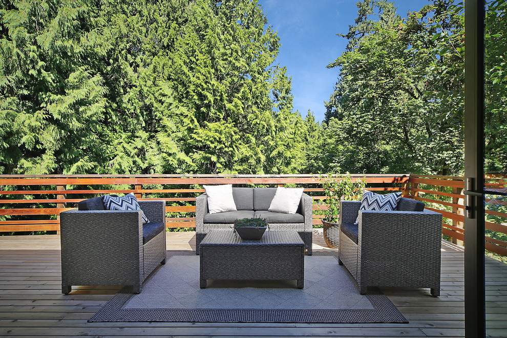 Design ideas for a mid-sized midcentury backyard deck in Seattle with no cover.