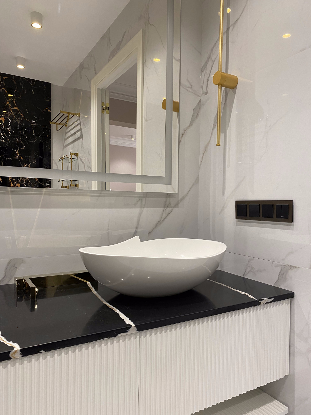 Столешница в ванную комнату