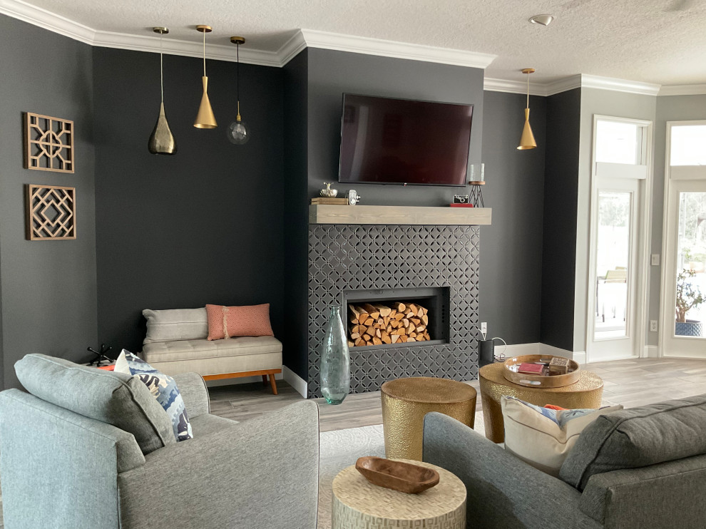 Photo of a midcentury open concept family room in Orlando with grey walls.
