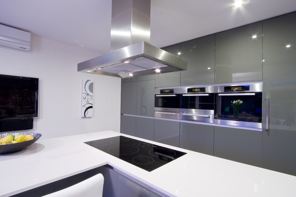 Design ideas for a modern kitchen in Brisbane.