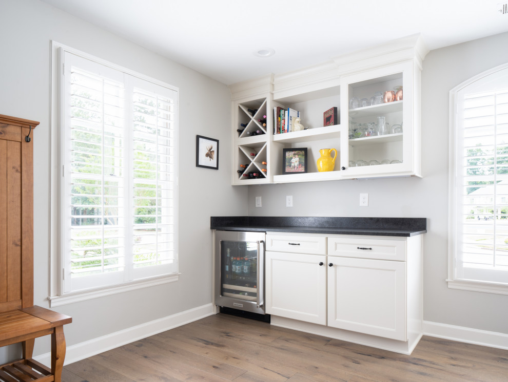 Inspiration for a transitional home design remodel in Atlanta