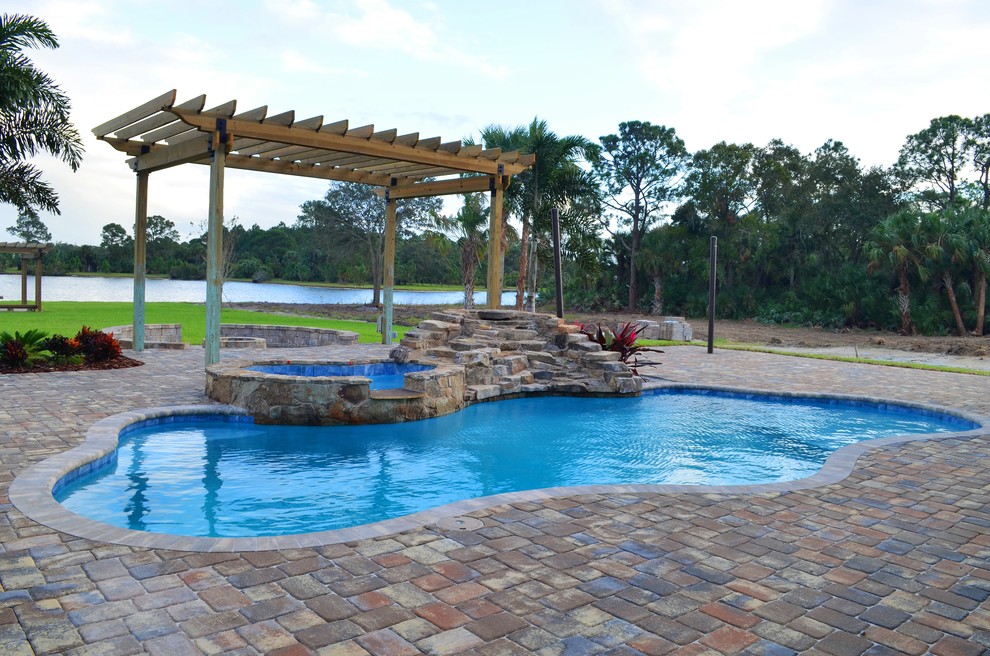 Example of a mountain style pool design in Orlando