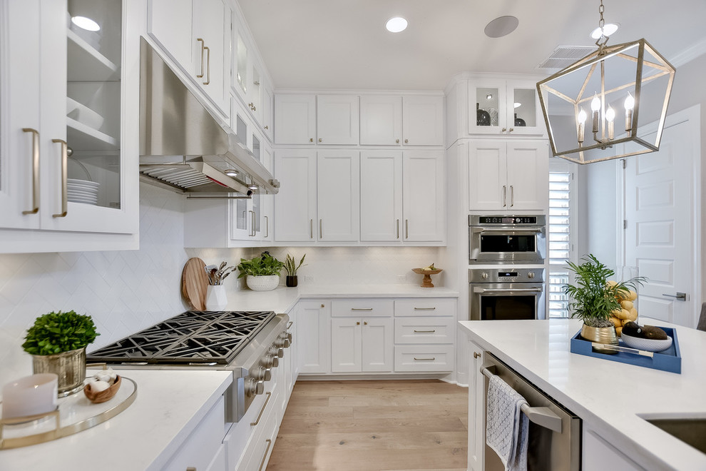 Example of a transitional kitchen design in Austin