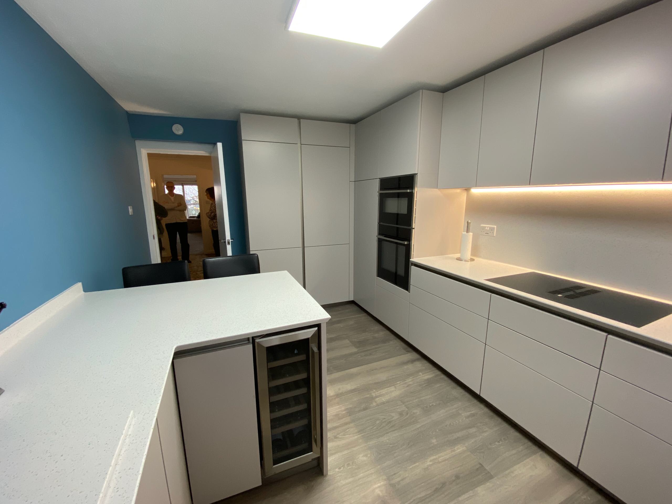 Handleless Apartment Kitchen in Silk Gloss Loam Finish