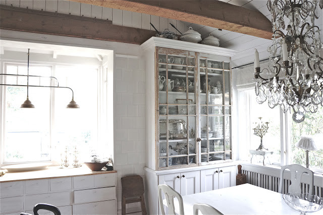 This is an example of a large traditional kitchen in Stockholm.