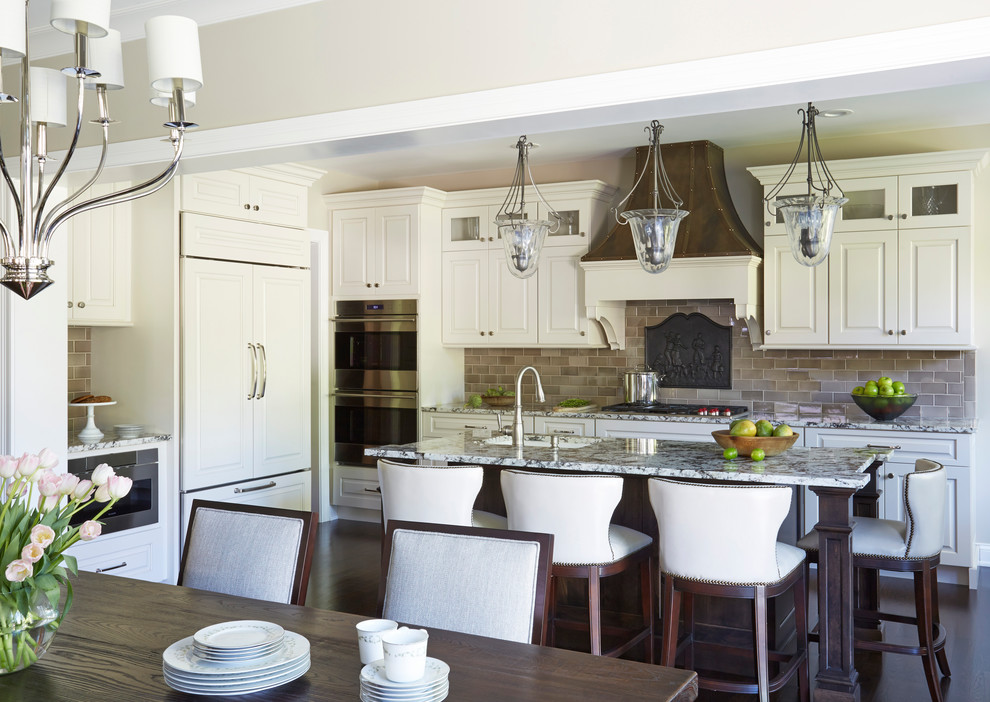 Example of a transitional kitchen design in Chicago