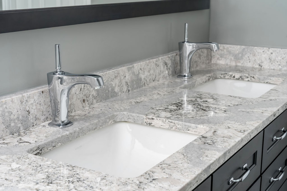 Home design - transitional home design idea in Columbus