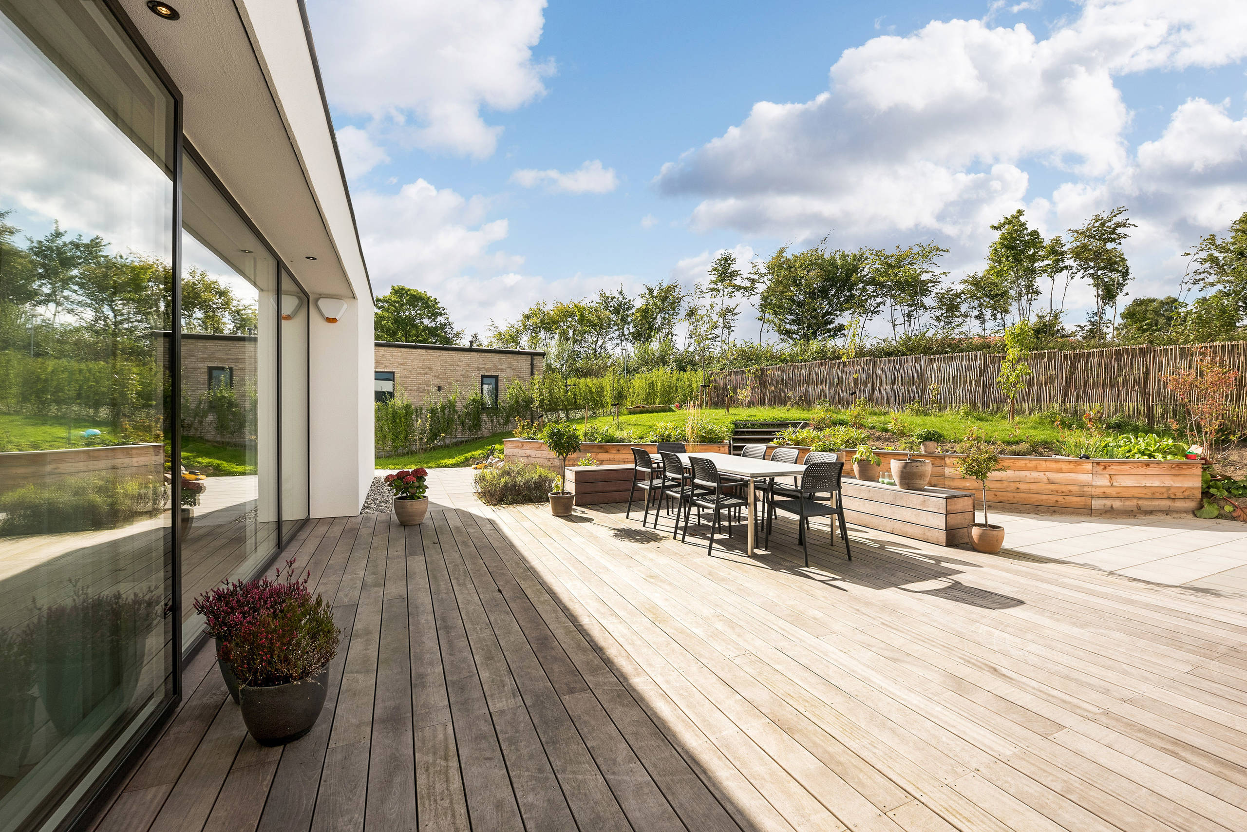 Experten und User berichten: Welcher Terrassenboden taugt was