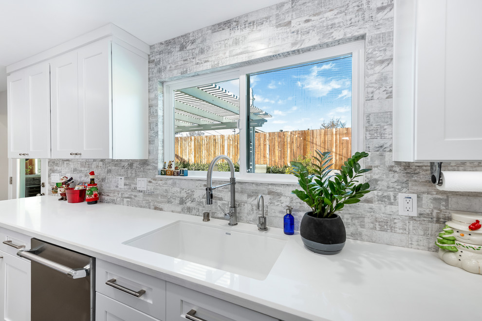 Mid-sized transitional home design photo in Orange County