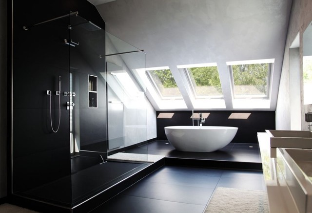 Villa St. Wendel contemporary-badrum