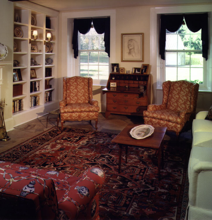 Inspiration for a traditional living room in Baltimore.