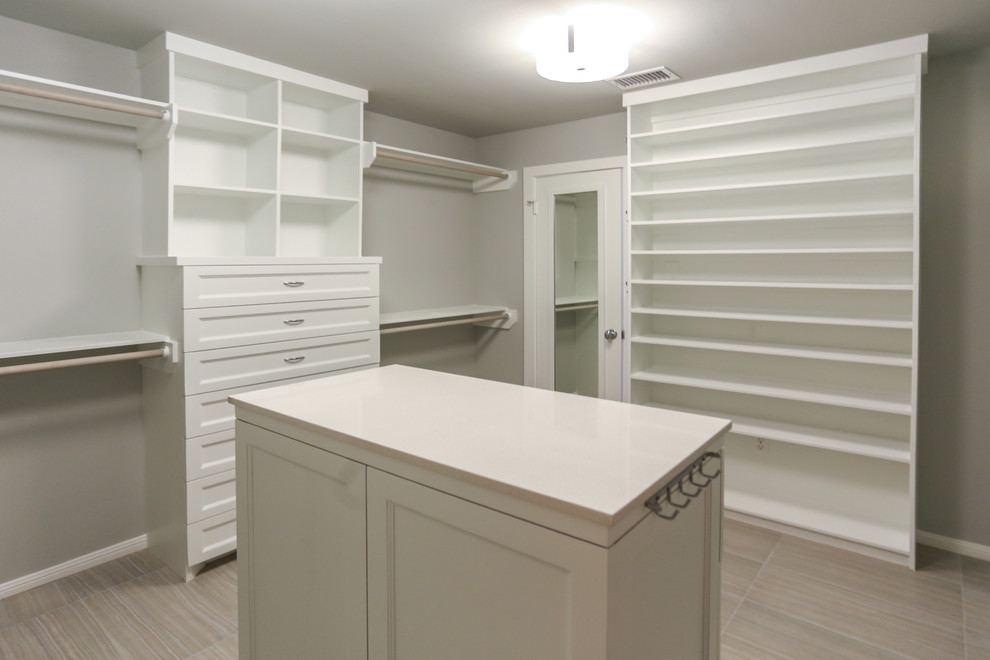 Example of a mid-sized trendy women's porcelain floor walk-in closet design in Houston with shaker cabinets and white cabinets