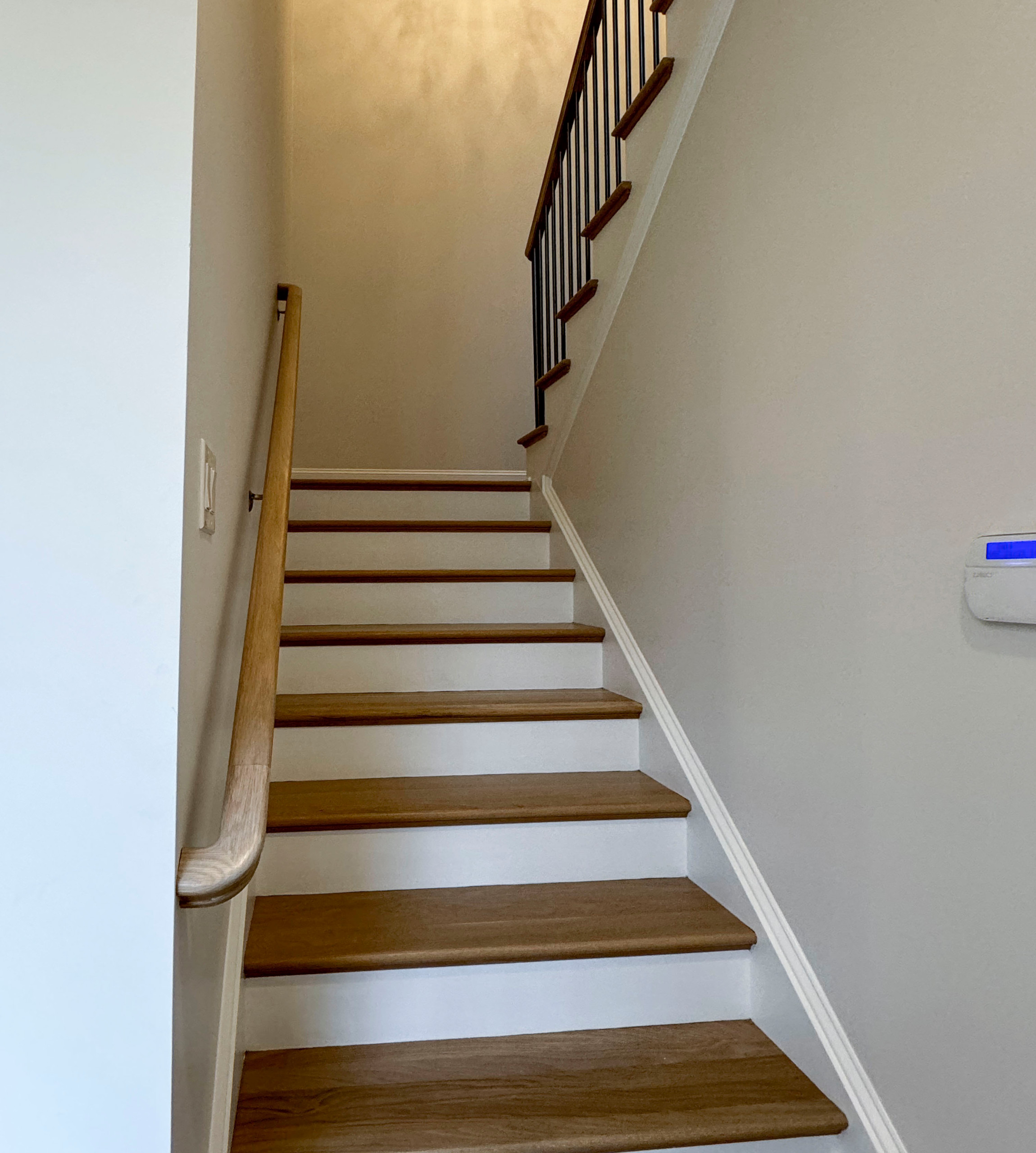 116_Elegant & Eye-catching Curved Staircase, Leesburg VA 20175