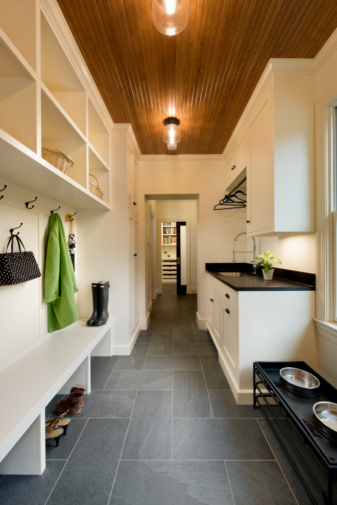 Example of a transitional entryway design in DC Metro