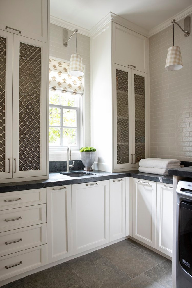Inspiration for a traditional laundry room in Los Angeles.