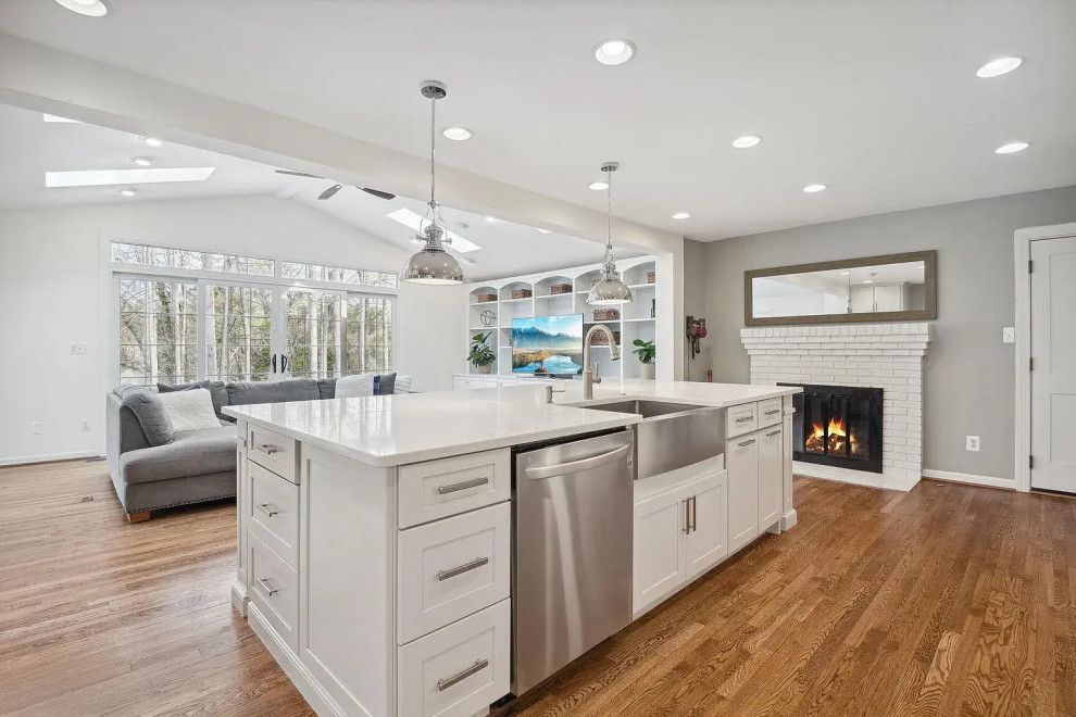 Transitional kitchen photo in DC Metro