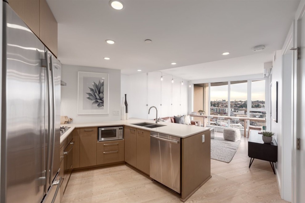 Kitchen - modern kitchen idea in Vancouver