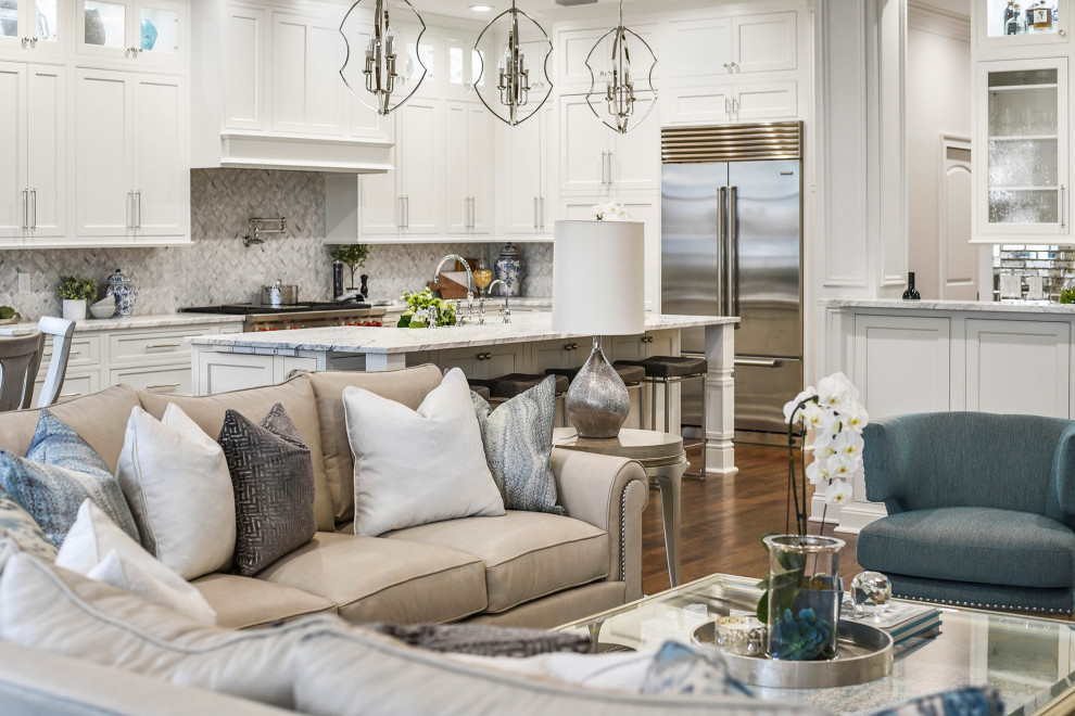 Transitional kitchen photo in Jacksonville