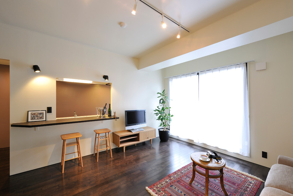 Inspiration for a small contemporary living room in Kyoto.