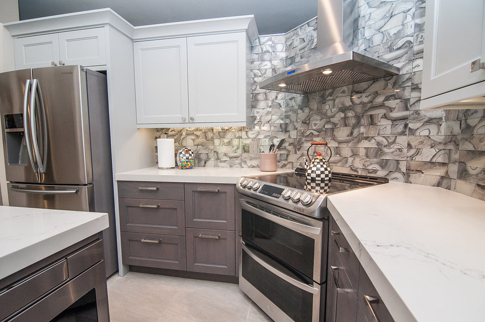 Eat-in kitchen - mid-sized transitional u-shaped porcelain tile and beige floor eat-in kitchen idea in Miami with an undermount sink, shaker cabinets, gray cabinets, quartz countertops, gray backsplash, glass tile backsplash, stainless steel appliances, an island and white countertops